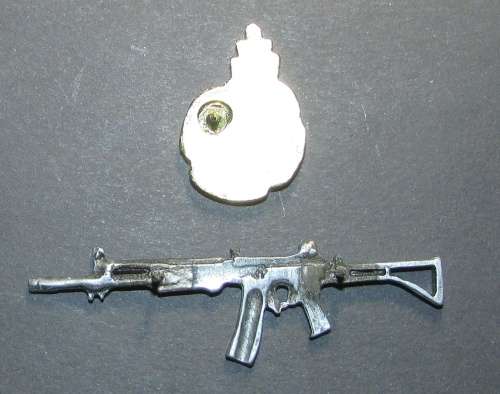 Metal R4 and Poppy Pin Badges