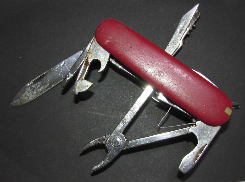 Swiss Army Style - Multitool Pocket Knife