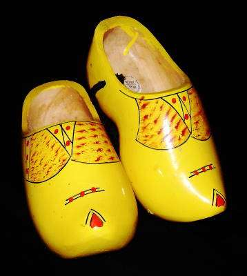 Very Collectable Pair of Dutch Glogs