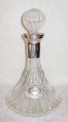 Stunning Glass " Wine " Decanter with Lable