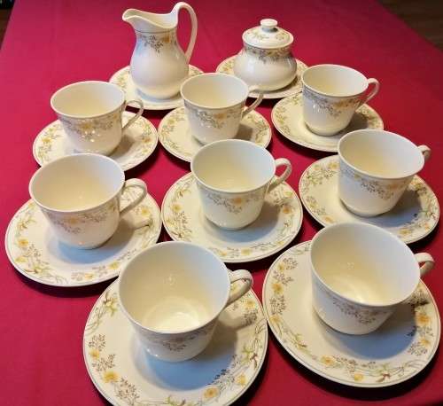 Vintage Royal Doulton -  Tea set with milk jug and sugar bowl - Nicole H 5080 - Romance Collection