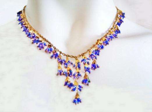 Beautiful drape beads necklace in a gorgeous rare color