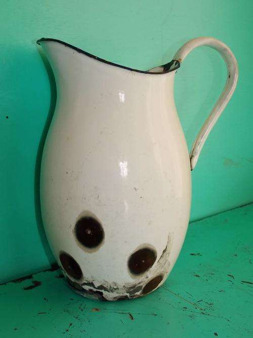 * Large Vintage Enamel Jug *