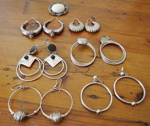 Lot of Earrings.