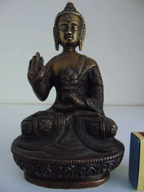 Bronze Oriental Figurine - Exquisitely detailed