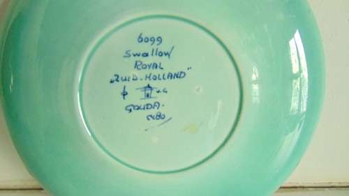 Holland Gouda "Swallow" Plate 18.5cm diameter