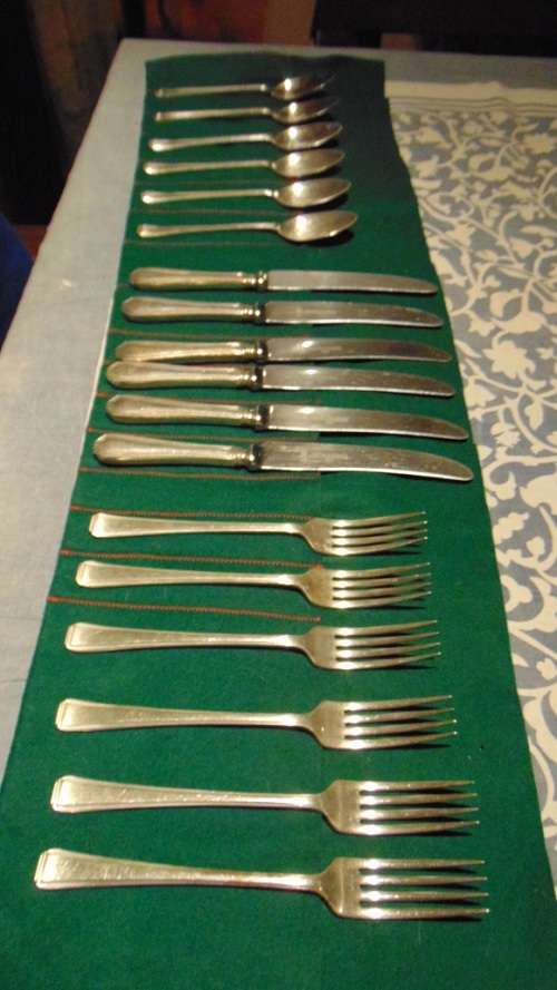 Set of Electroplated Sheffield Cutlery in Green Felt Purpose-Made Roll - 6 Pieces each.