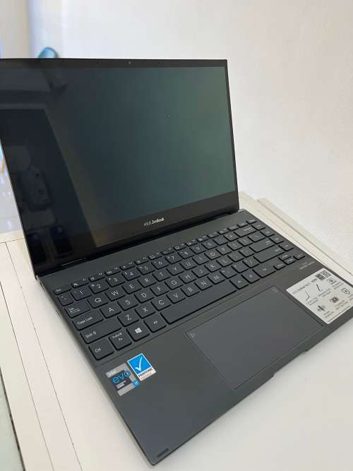 Asus Zenbook flip 13 |i7 | 256gb