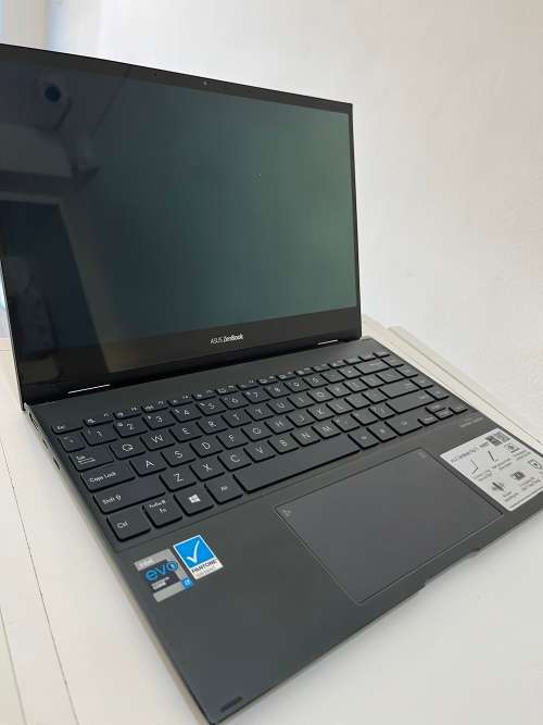 Asus Zenbook flip 13 |i7 | 256gb