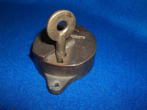 Vintage SAR/SAS Brass Lock And Key