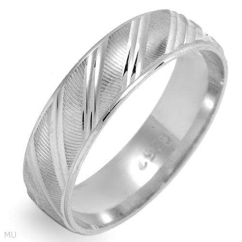 Irresistible Brand New Gentlemens Band Ring Well Made in 925 Sterling silver- Size 10