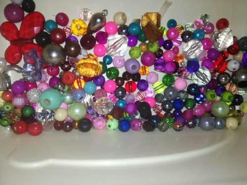 6200 Mixed Beads (Starting price R250) + Free Gift - SEE DESCRIPTION