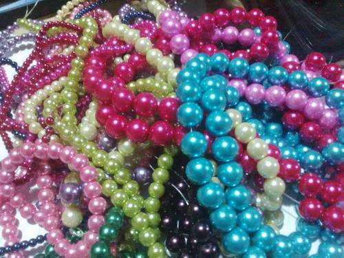 Box Of 650 Pearly Beads (Bid On 600)
