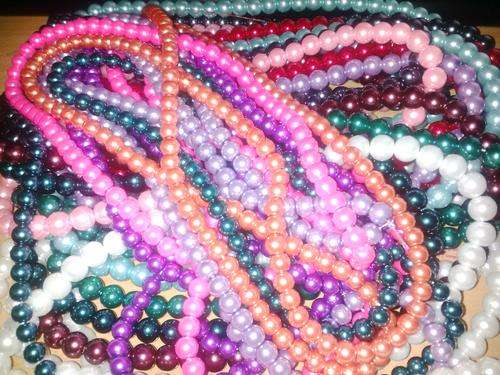 2600 Glass Pearls (Bid on 2000 get 2600) + Free Gift