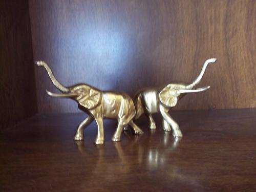 Two small elephants - 13cm wide and 7 cm high