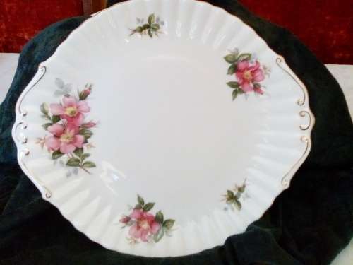 Royal Albert - Prairie Rose - Cake Plate - Very Pretty  !      SALE  !!!!!