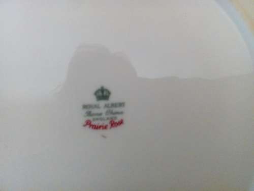 Royal Albert - Prairie Rose - Cake Plate - Very Pretty  !      SALE  !!!!!