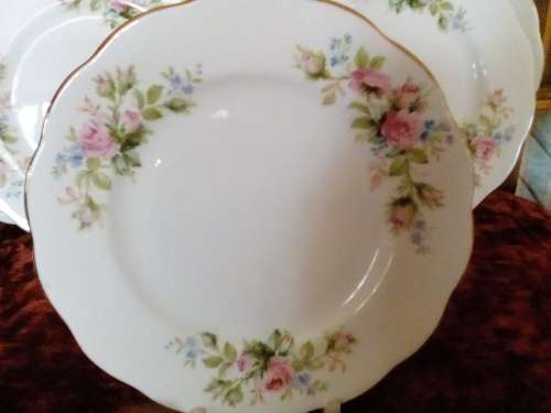 Royal Albert Lot - Moss Rose - Eared Cake Plate and 6x16cm plates - FINAL PRICE. !!!!!!!
