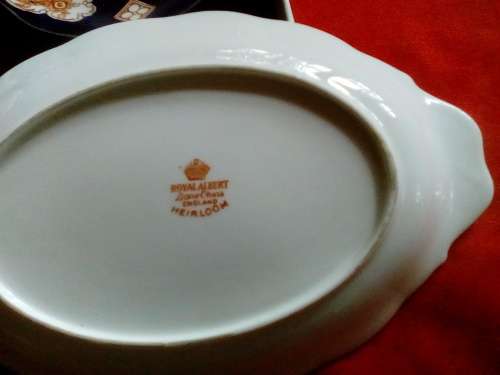 ROYAL ALBERT - HEIRLOOM IMARI - Saucer + Side Plate - Ex Con - jug + dish free - small chip !!