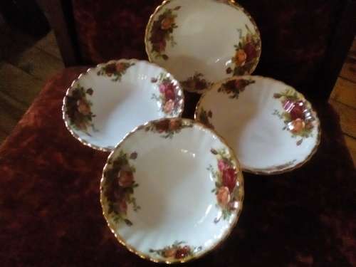 ROYAL ALBERT - Old Country Roses - 4 Dessert Bowls - 14cm - Gorgeous !! Ex Con