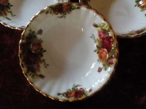 ROYAL ALBERT - Old Country Roses - 4 Dessert Bowls - 14cm - Gorgeous !! Ex Con