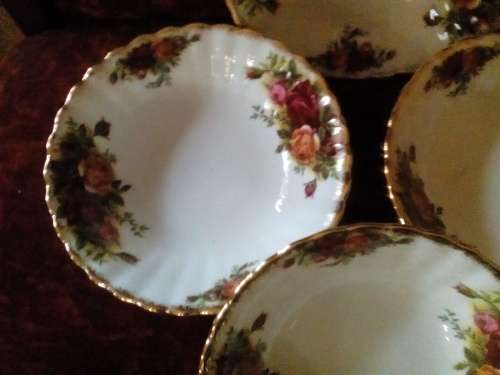 ROYAL ALBERT - Old Country Roses - 4 Dessert Bowls - 14cm - Gorgeous !! Ex Con