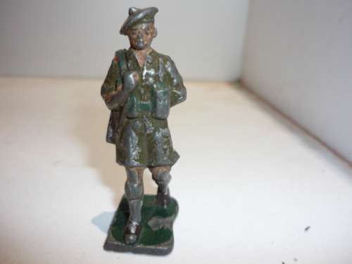 BRITAINS LEAD SOLDIER-MADE IN ENGLAND