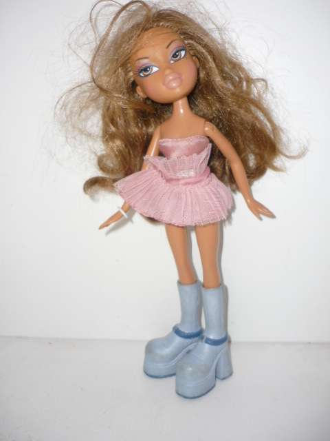 BRATZ DOLL-GOOD CONDTION