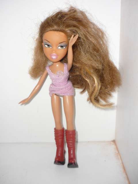 BRATZ DOLL-GOOD CONDTION