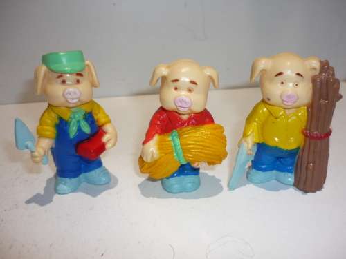 THE THREE LITTLE PIGS-FIGURINES-7CM TALL