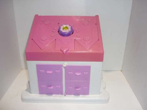 VINTAGE LEWIS GALOOB 1984-SWEET SECRETS JEWELLERY BOX DOLL HOUSE
