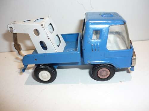 VINTAGE TIN PLATE TOW TRUCK-10CM LONG ,5CM HIGH-MADE IN JAPAN