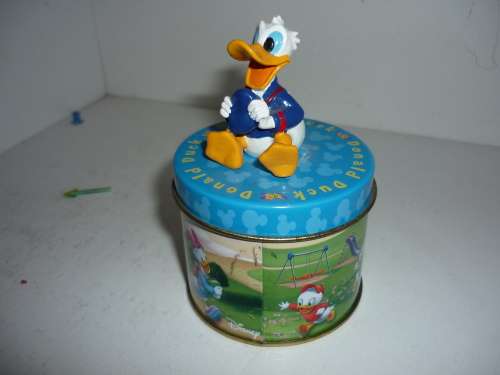 DONALD DUCK-TIN BOX-11CM TALL X 21CM DIAMETER