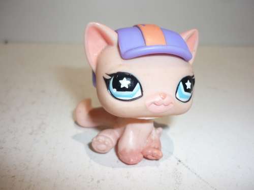 LITTLEST PET SHOP #2593-PINK BLUE EYES KITTY WITH CAP-ULTRA RARE