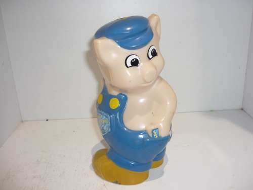 VINTAGE PLASTIC PIGGY BANK =VOLKSKAS BANK- 19 CM TALL-NO KEY
