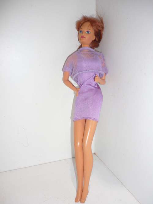 VINTAGE BARBIE DOLL- MATTEL-1985 PLUS EVENING WEAR AND 3 X PAIRS SHOES