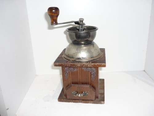 VINTAGE COFFEE GRINDER-WOOD AND ALUMINIUM-IN WORKING ORDER