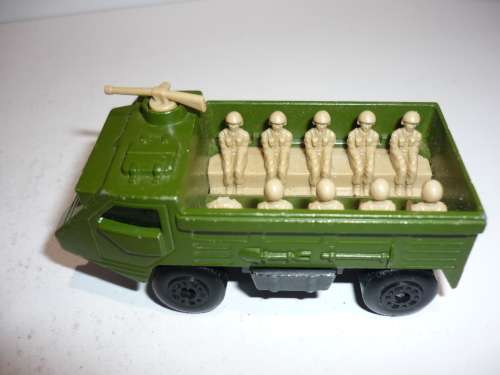 MATCHBOX-LESNEY-PERSONNEL CARRIER-GUN ROTATES-1976