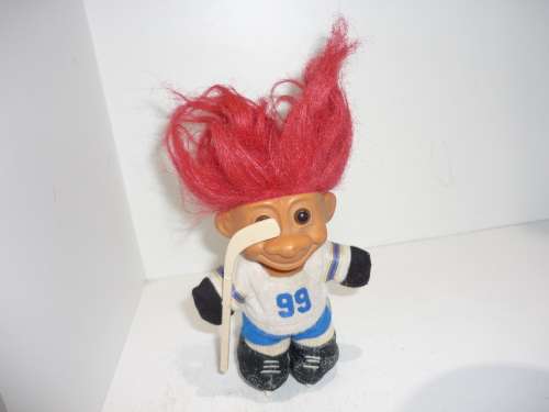 ORIGINAL RUSS TROLL-ICE HOCKEY PLAY ON SKATES-BEAUTIFULLY DRESSED-11CM TALL