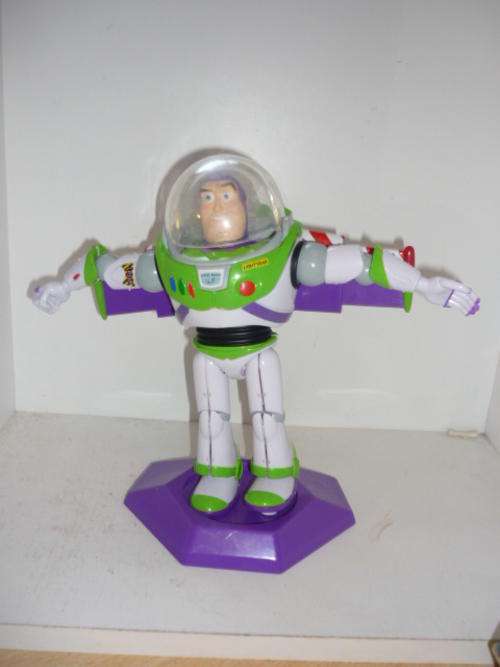 BUZZ LIGHTYEAR-LARGE-ON STAND-23CM TALL