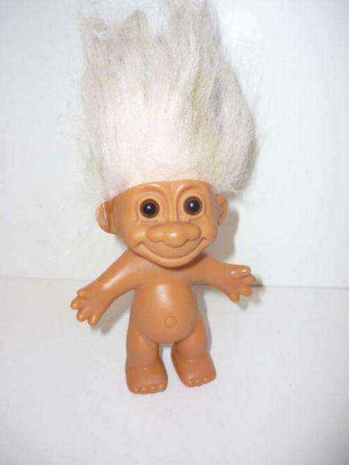 TROLL-COLLECTABLE-MADE BY RUSS-16CM TALL