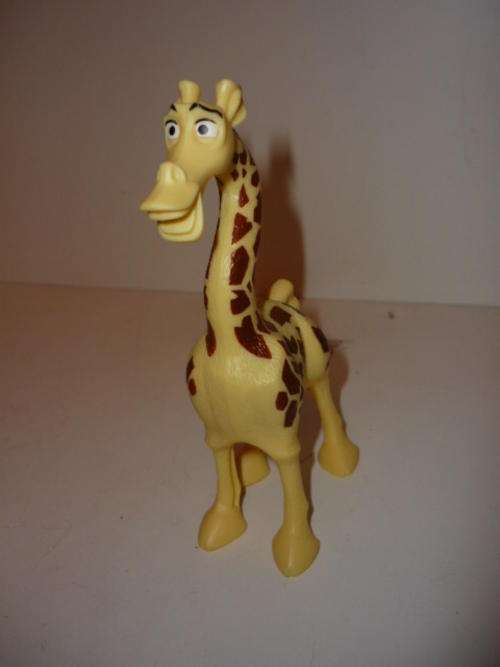 GIRAFFE-MADAGASSCAR-MAKES SOUNDS-13CM TALL