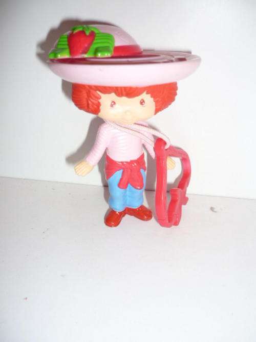 STRAWBERRY SHORTCAKE FIGURINE-MIRROR IN HAT