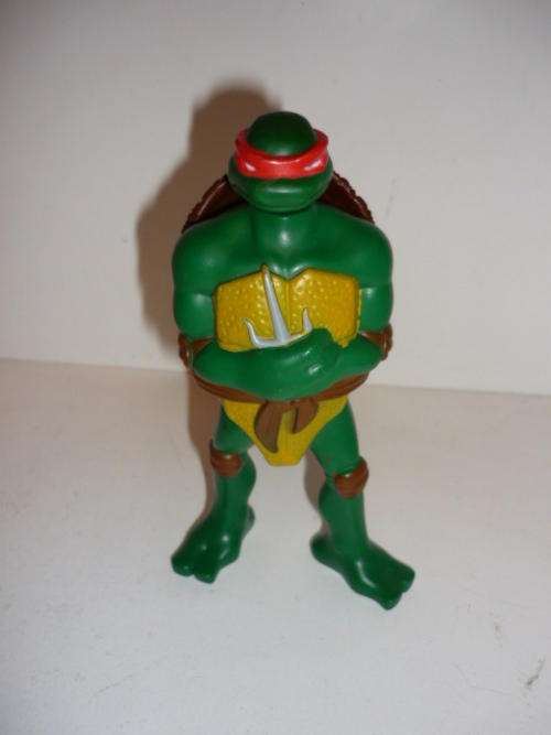 NINJA TURTLE FIGURINE-13CM TALL