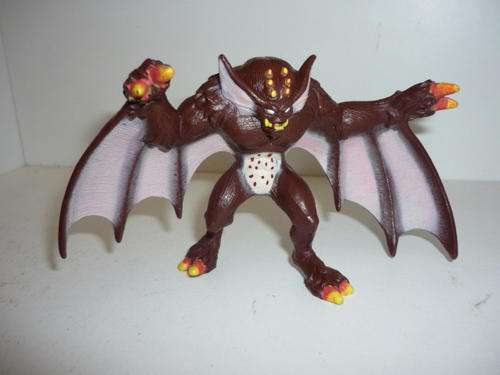 BAT FIGURINE-TOYBIZ-7CM TALL