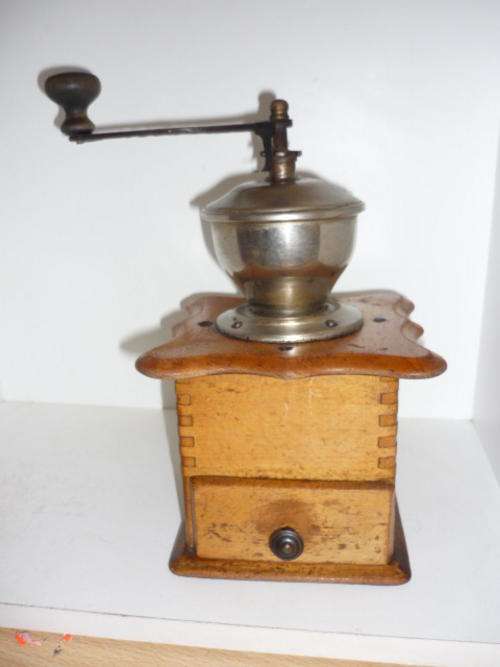 VINTAGE COFFEE GRINDER-NO MAKERS MARK-PROBABLY GERMAN-WOOD AND CHROME