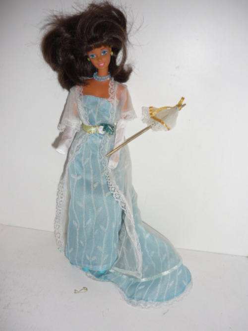 BARBIE DOLL-MATTEL-BEAUTIFULLY DRESSED-WITH UMBRELLA-31CM TALL