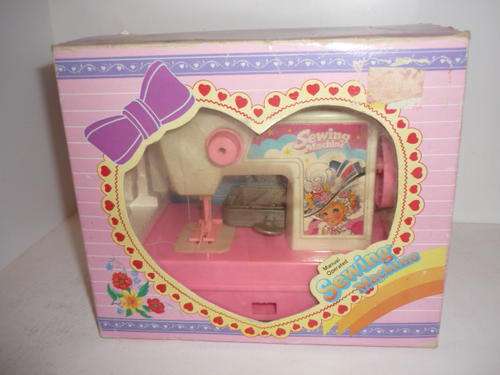 MANUAL OPERATED CHILDS SEWING MACHINE-13CM TALL