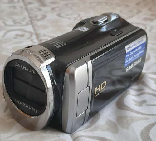 SAMSUNG HMX-F900 CAMCORDER- Hardly used- See notes