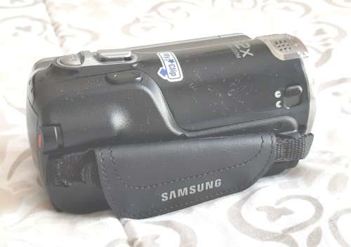SAMSUNG HMX-F900 CAMCORDER- Hardly used- See notes